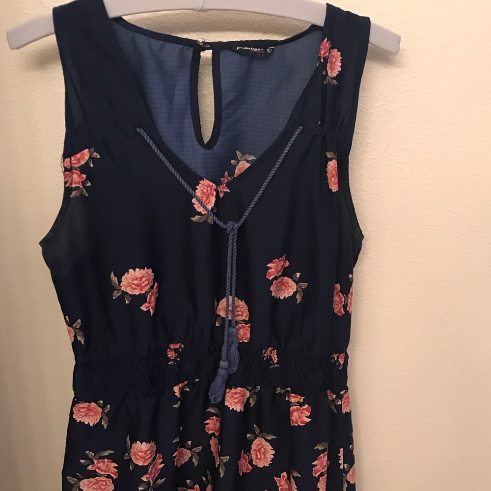 Sleeveless dress